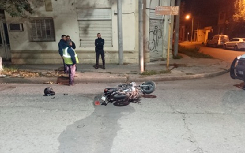 Chocaron Dos Motociclistas Una Se Fug Y La Otra Conductora Se