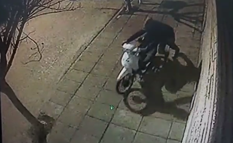 Video Dej La Moto Estacionada Afuera De Su Trabajo Y Se La Robaron