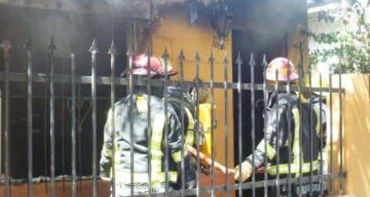 Peligro de derrumbe en una casa tras incendio