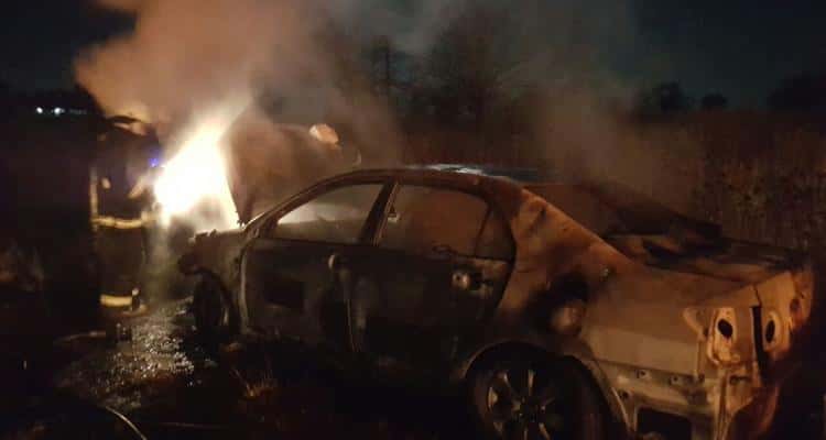 Auto destruido por el fuego