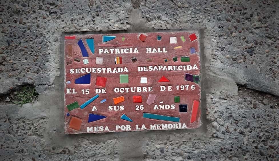 Día de la Memoria: una baldosa en recuerdo de Patricia Hall, una de las sampedrinas desaparecidas