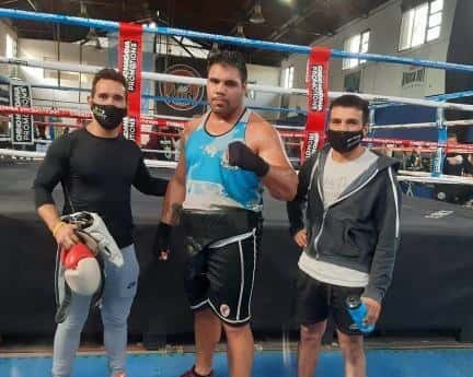 Kevin Espíndola tiene fecha para pelear por el título argentino pesado y guantea en el gimnasio del “Chino” Maidana