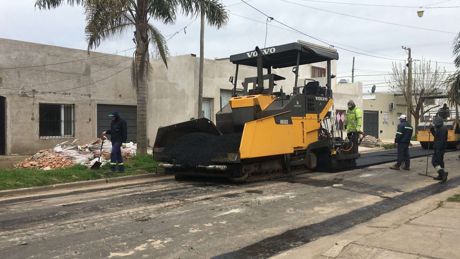 Pavimento en Pavón y Socorro: los vecinos piden que controlen el tránsito de camiones