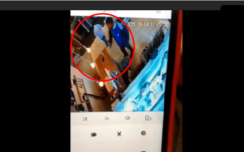 Robo en un comercio céntrico: así se llevaron un celular de una trabajadora