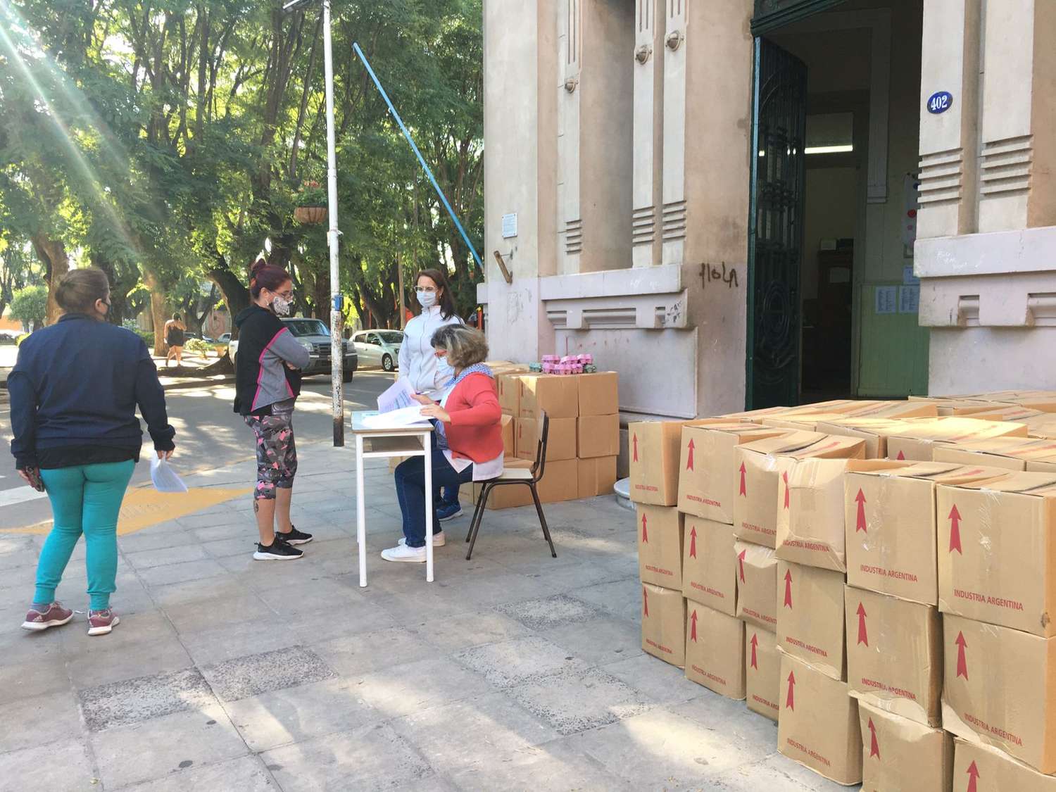 Alimentos en las escuelas: continúa la entrega de cajas 