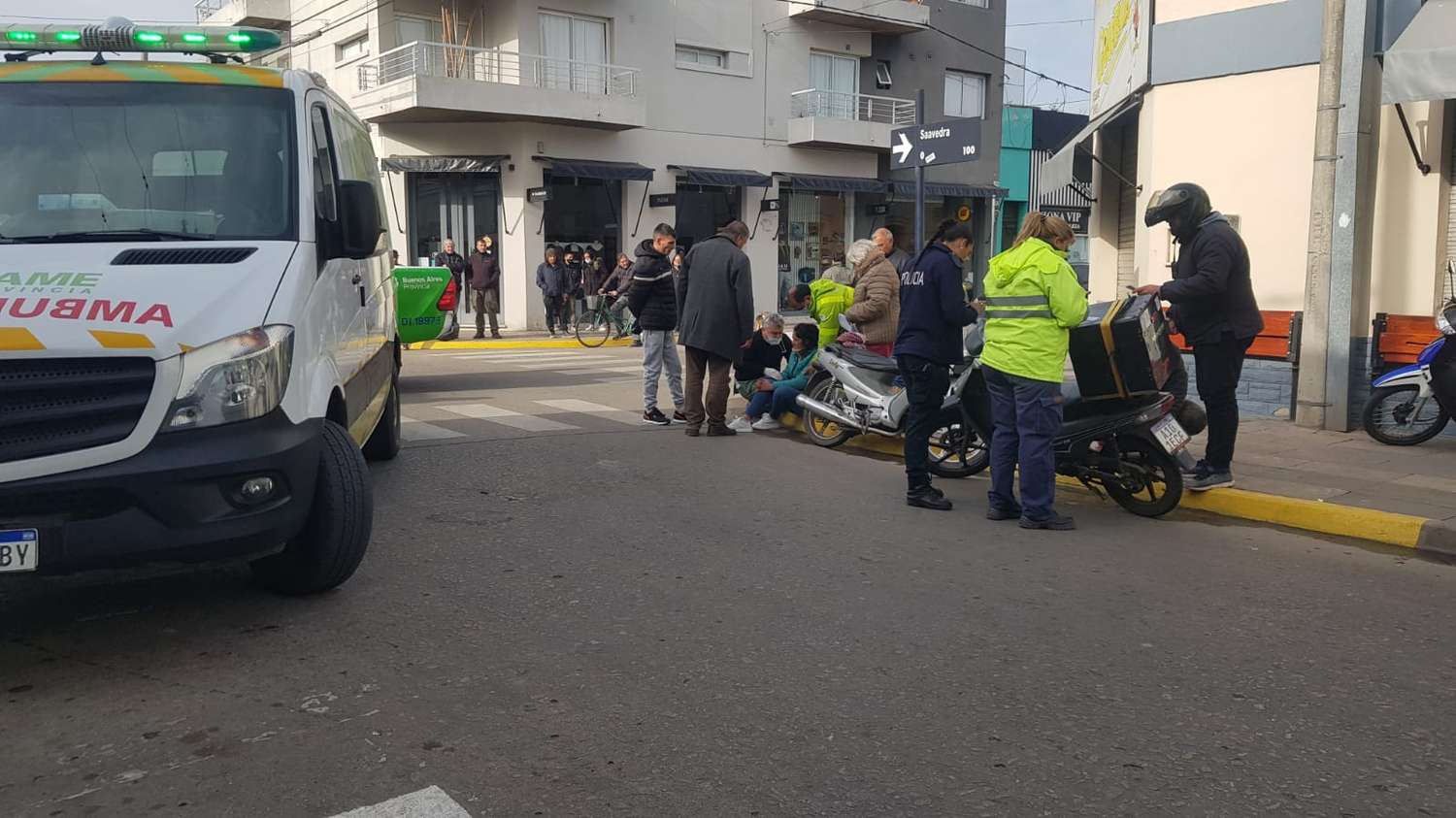 Chocaron dos motos en Mitre y Saavedra: una mensajera y otra joven trasladadas al Hospital