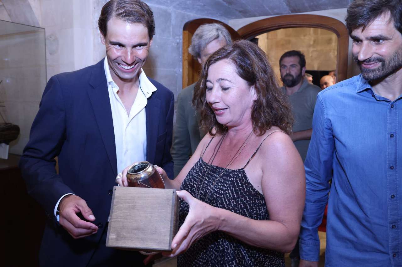 Rafael Nadal recibió un regalo de la Municipalidad en España: qué le dio y cómo llegó a sus manos