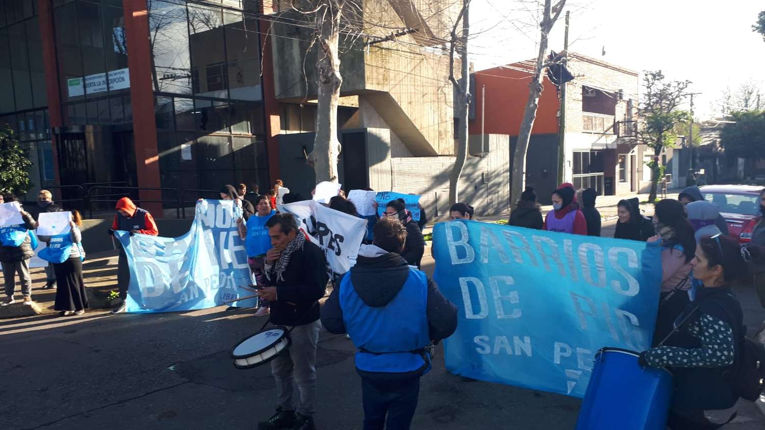 “No queremos que nos digan planeros”: protesta de organizaciones sociales en la sede local del Ministerio de Desarrollo Social de la Nación