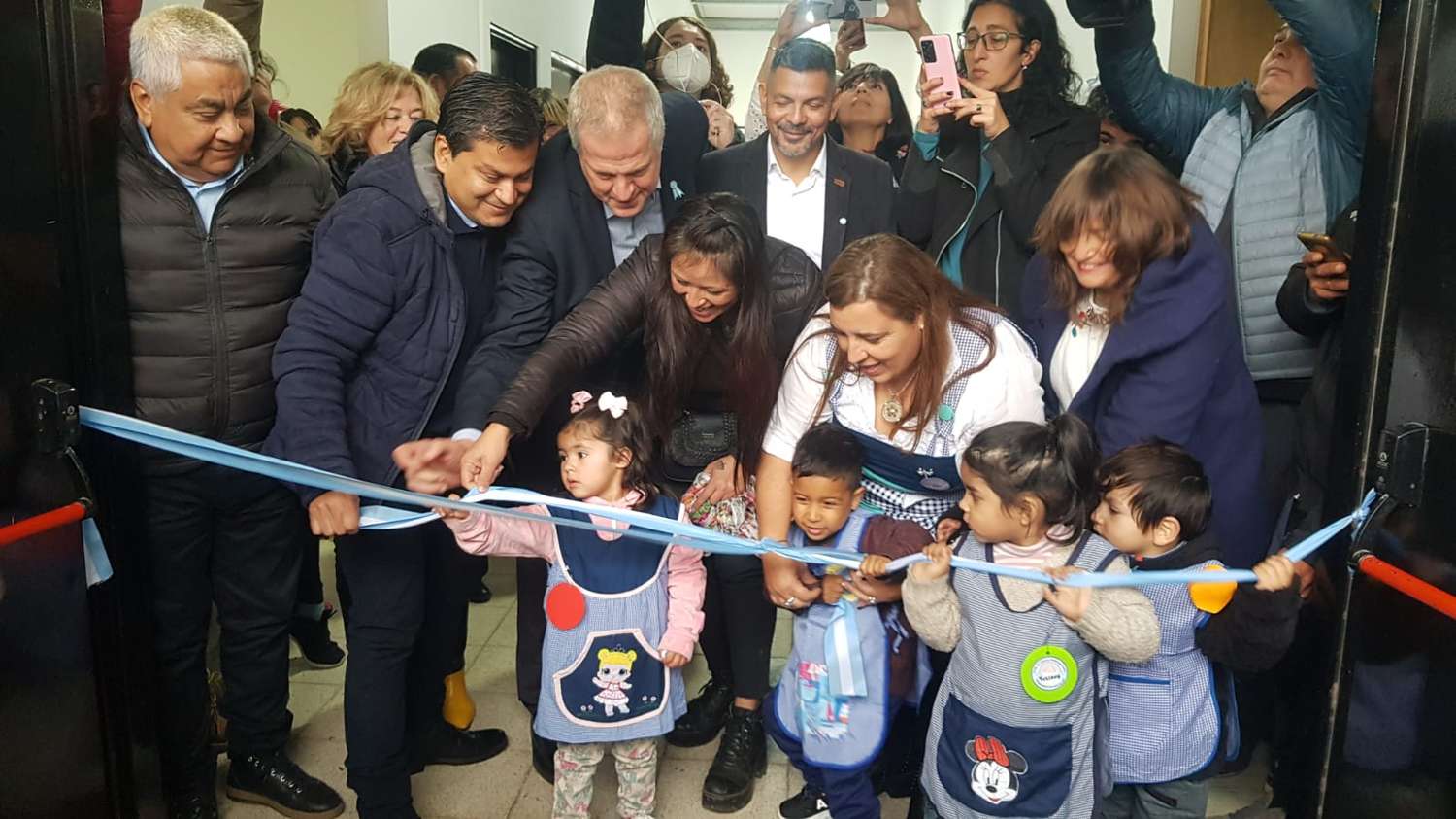 El jardín 919 del barrio Banfield fue inaugurado por el ministro de Educación, Jaime Perczyk