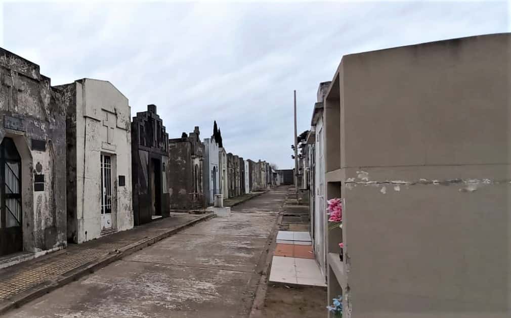 El escándalo en el Cementerio es mayúsculo: redujeron un cuerpo “fresco”, al que le faltaba la mitad del tiempo obligatorio