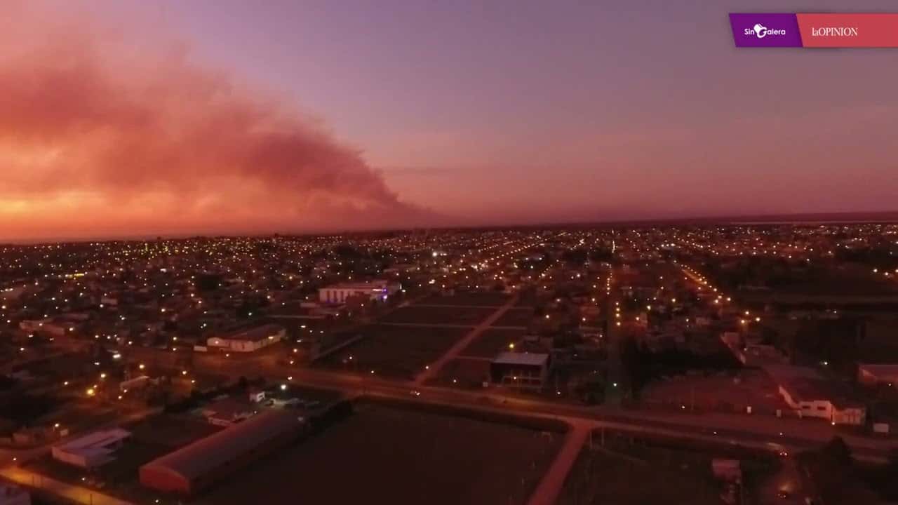 Incendios en las islas: la imparable columna de humo vista desde el aire