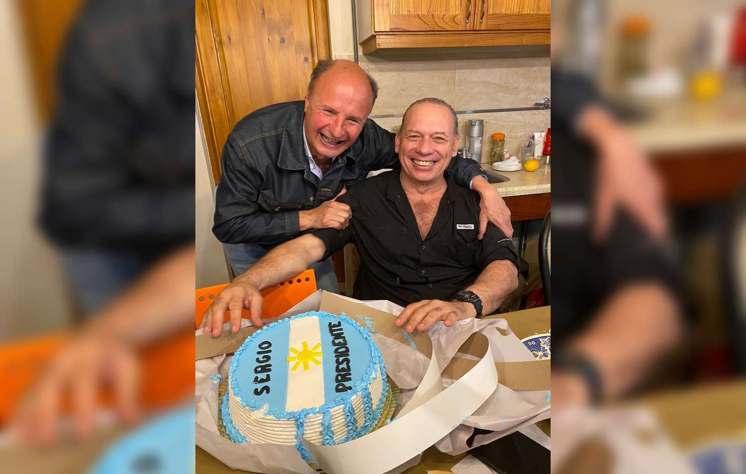 Tras entregar patrulleros, Berni almorzó con Guacone: lechón, vino y una torta “Sergio Presidente”