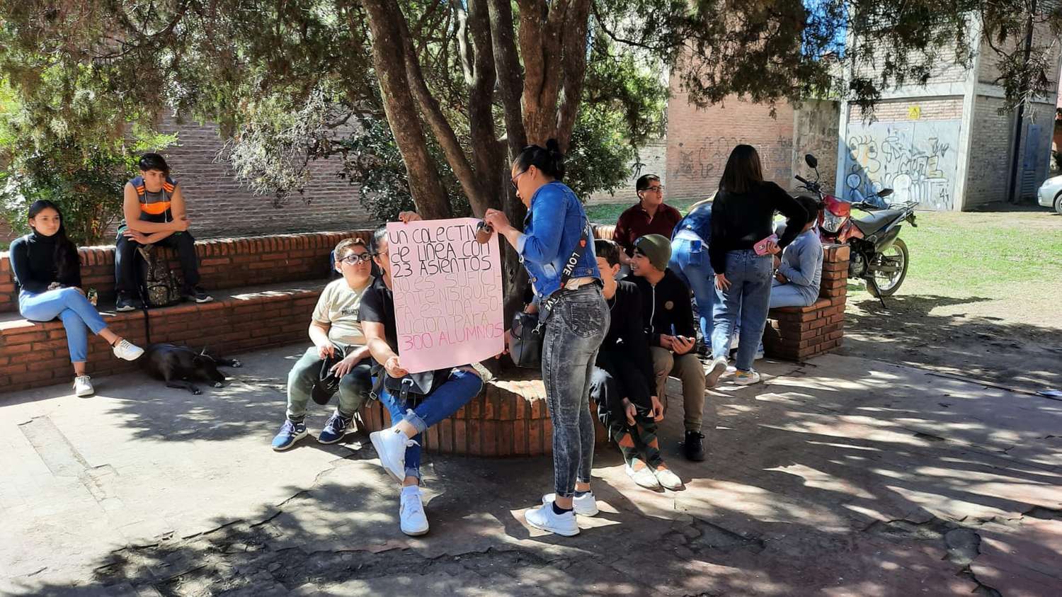 Consejo Escolar: protesta de estudiantes y familias por la situación del transporte