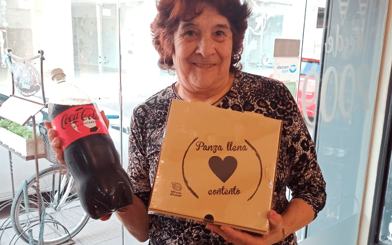 María Rosa con su premio de Lo de Urbano