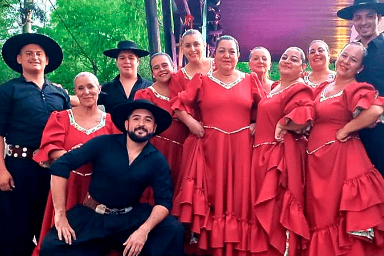 Representación sampedrina hacia la fiesta del folklore en Santiago del Estero
