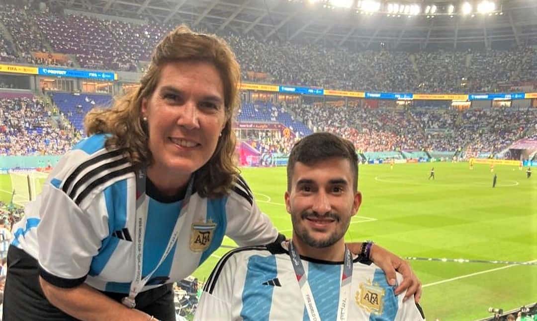 El sampedrino Tomás Berthet en el Mundial Qatar 2022: de neonato a cantar el Himno con Messi y la Selección Argentina