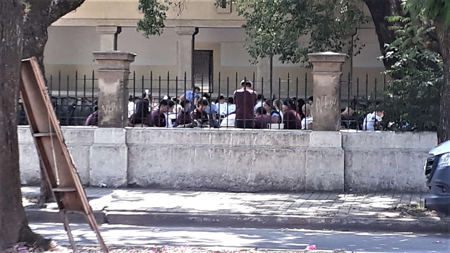 Ola de calor: la directora del Normal respondió a los docentes que no suspenderá las clases porque la escuela no tiene dificultades