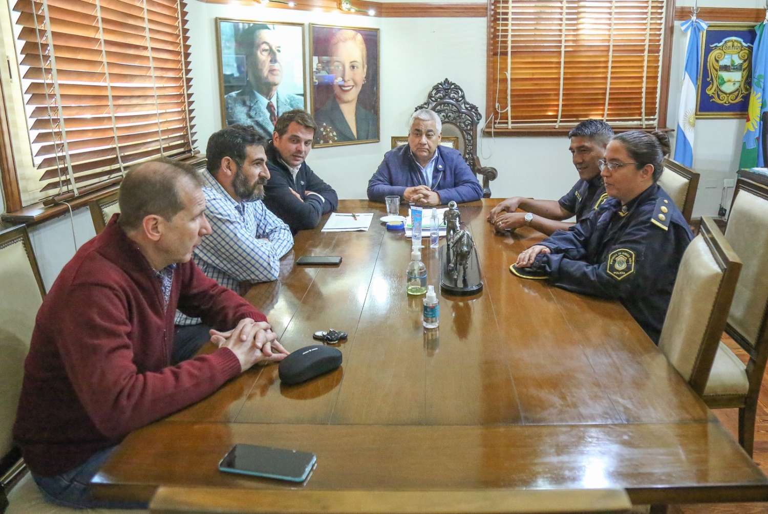 Tras reunión con Paolini, el Gobierno ratificó a Pahuasi y Sosa al frente de la Policía