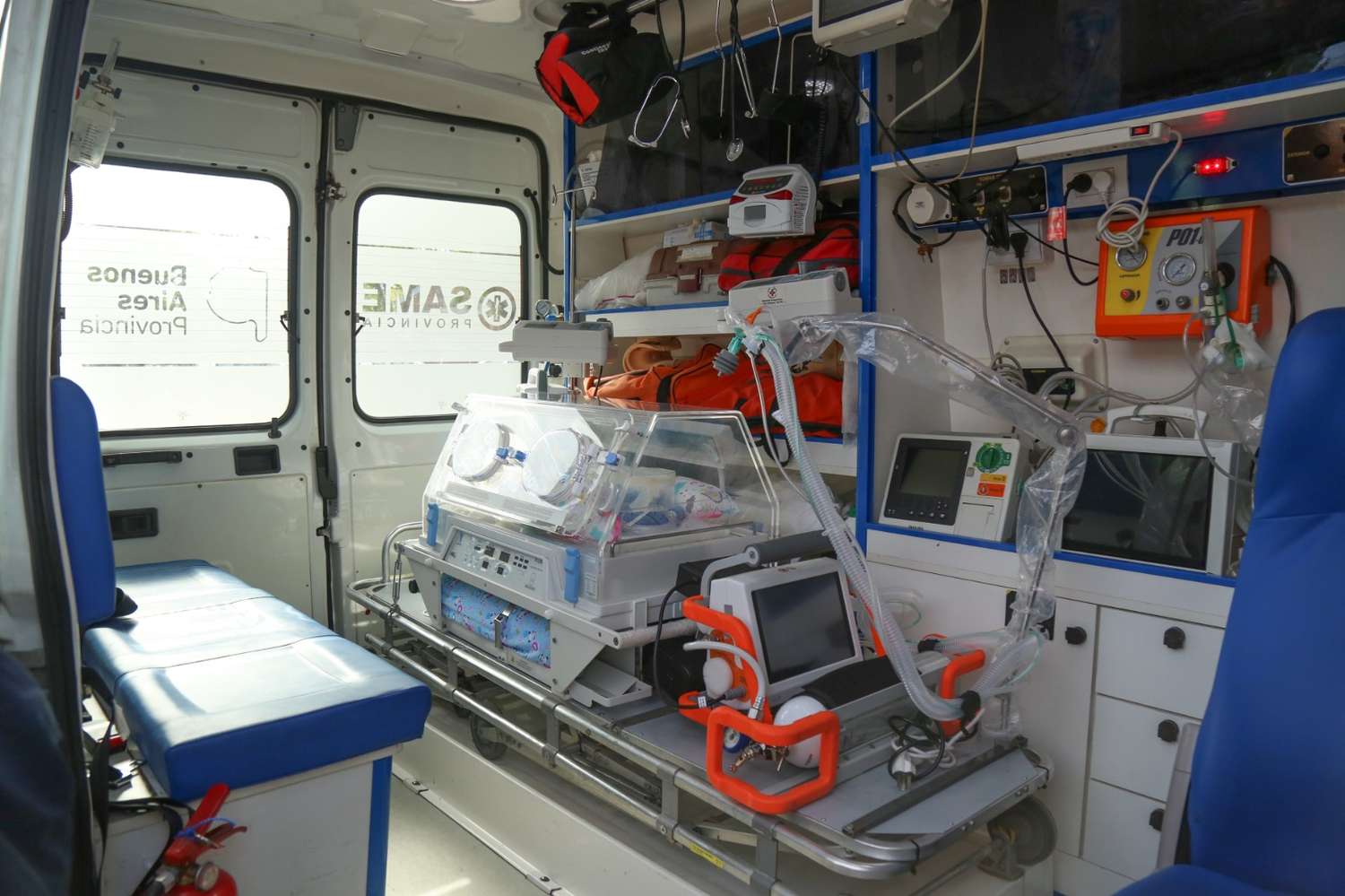 Hospital: presentaron equipamiento para la ambulancia que traslada recién nacidos