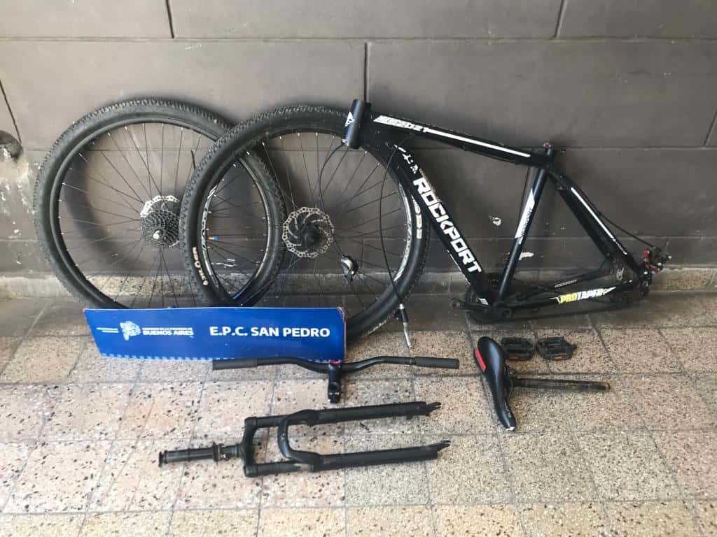 Se iban a Rosario en combi con una bicicleta robada