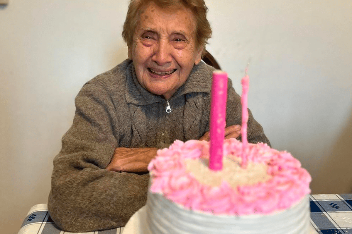 Mañanas de café con leche y risas: Aidé cumplió 94 años