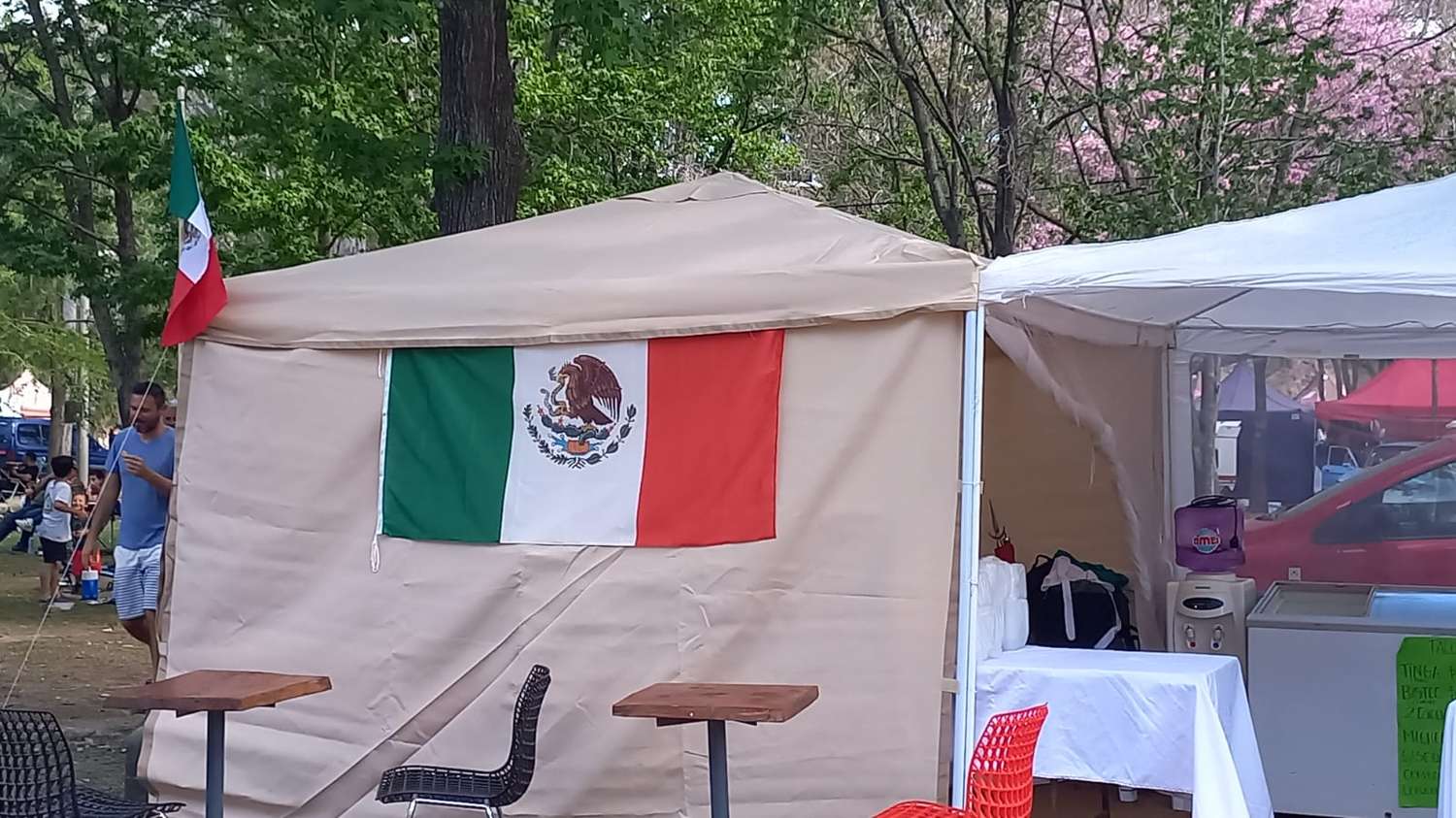 Fiesta de las Colectividades: tacos, cerveza picante y mucha buena onda en el puesto mexicano