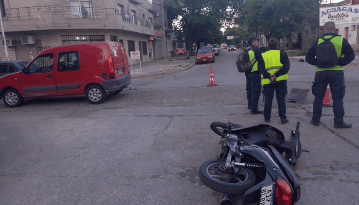 Accidente: otro choque entre una camioneta y una moto