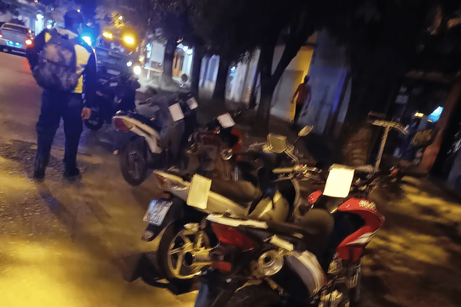 Operativo de tránsito en el centro: ocho motos secuestradas y siete multas por estacionar en doble fila