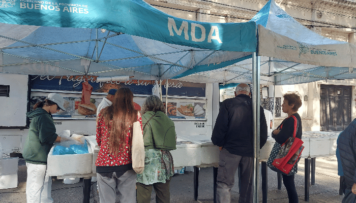 Última feria Mercados Bonaerenses en plaza Constitución, este sábado