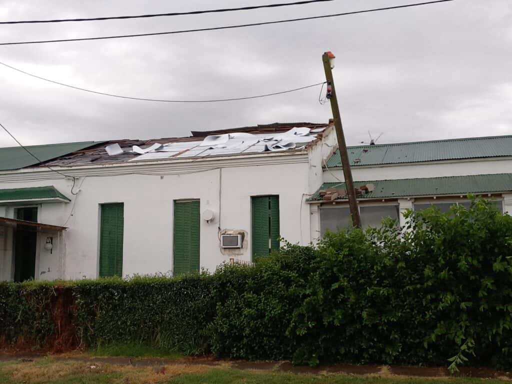 Temporal - Techo del hospital de Santa Lucía dañado