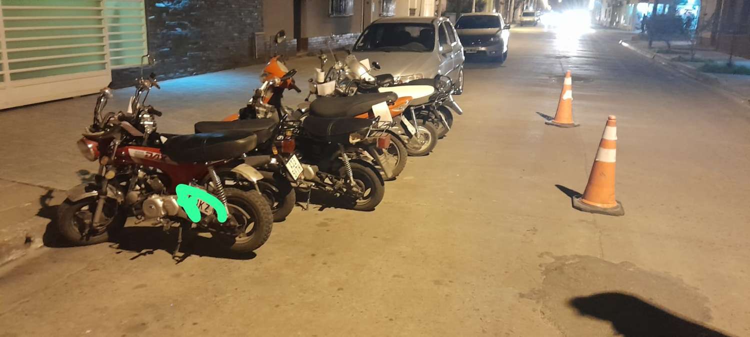 Peligro en el tránsito: la mayoría de las motos circula sin luces