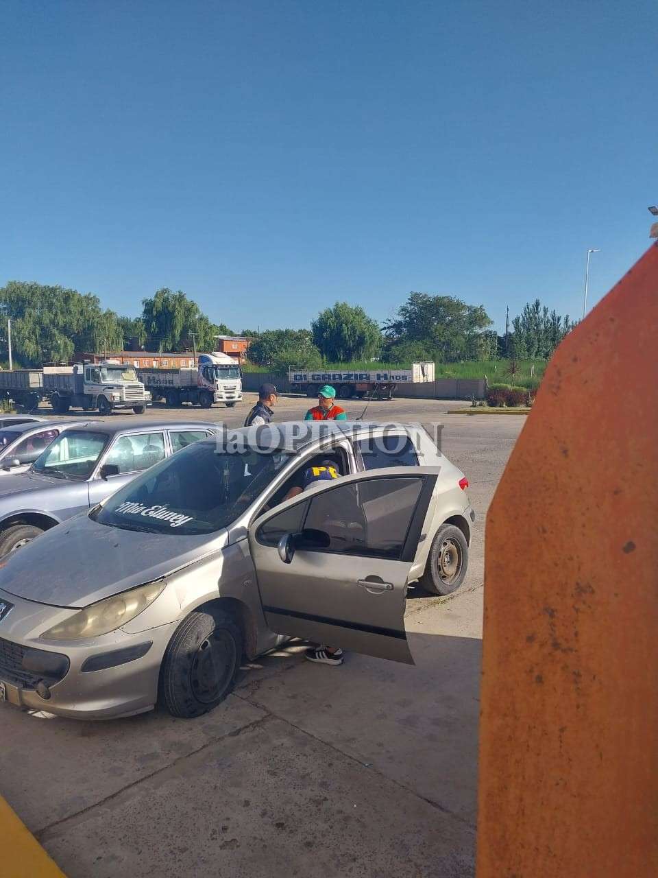 Peugeot asesinato Umma en Estación de Servicio