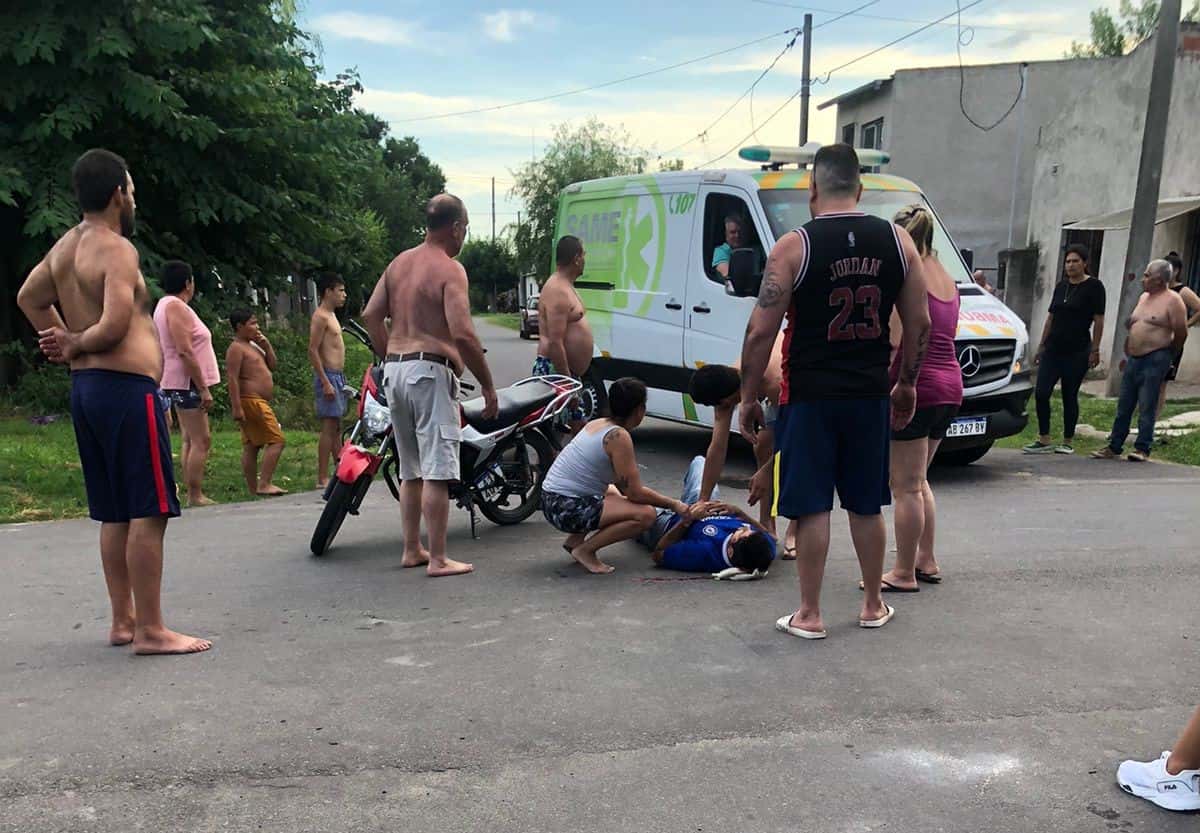 Un herido trasladado al Hospital tras choque de motos en Alvarado y Ansaloni