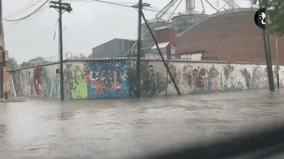 [VIDEO] Barrios anegados por la lluvia: así estaba la zona de Juan B. Justo y Salta