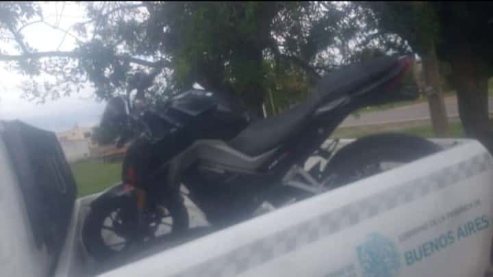 Policía recuperó la moto robada frente al Bar Pool Don Guido