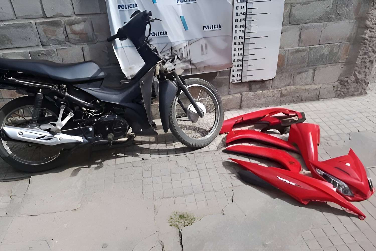 Dos jóvenes detenidos cuando desarmaban una moto que acababan de robar