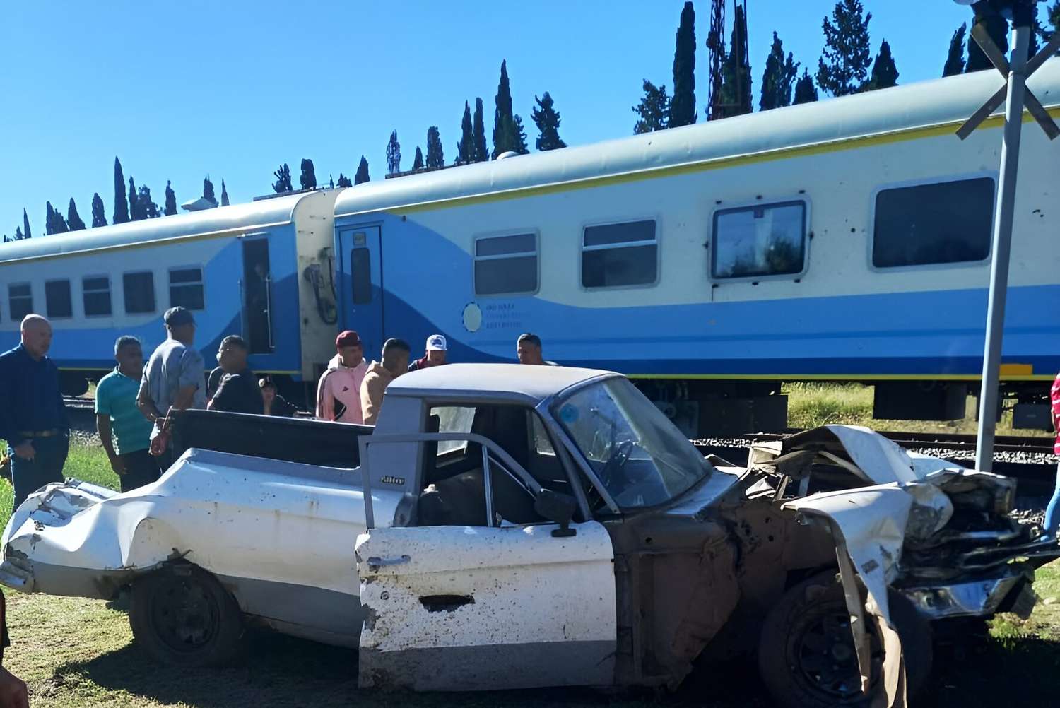 Río Tala: camioneta chocó contra el tren en el paso a nivel