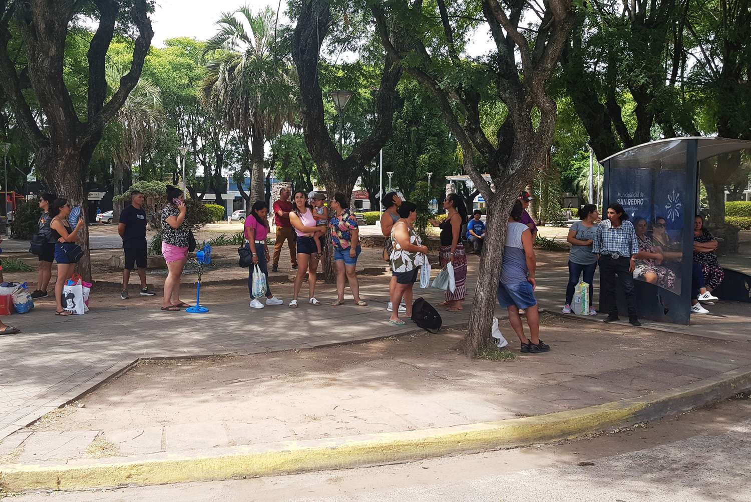 Piden ampliación de la garita de colectivos de plaza Belgrano