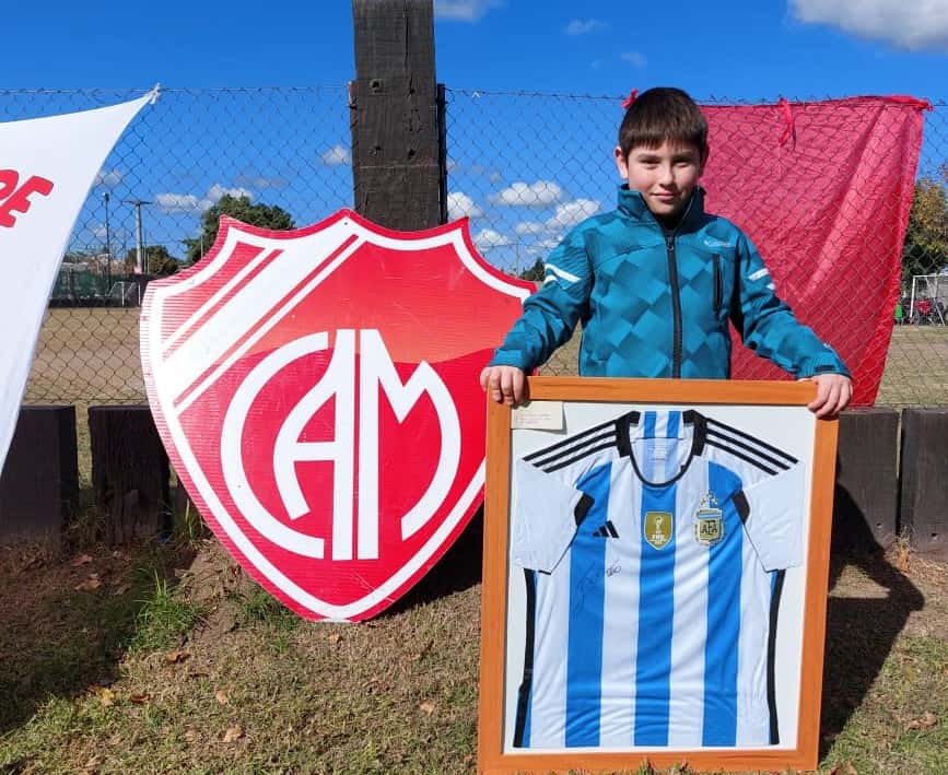 Se conoció al ganador de la camiseta firmada por Messi en el encuentro de escuelitas de Mitre