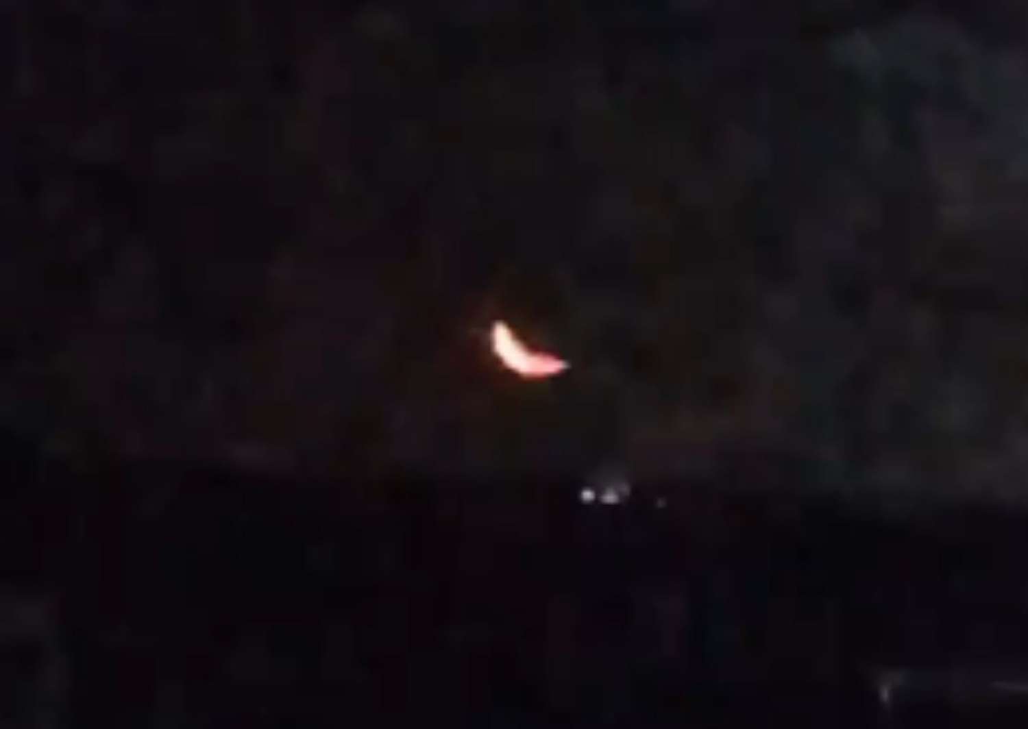 ¿Luna roja?: el video de los vecinos del barrio Hansen