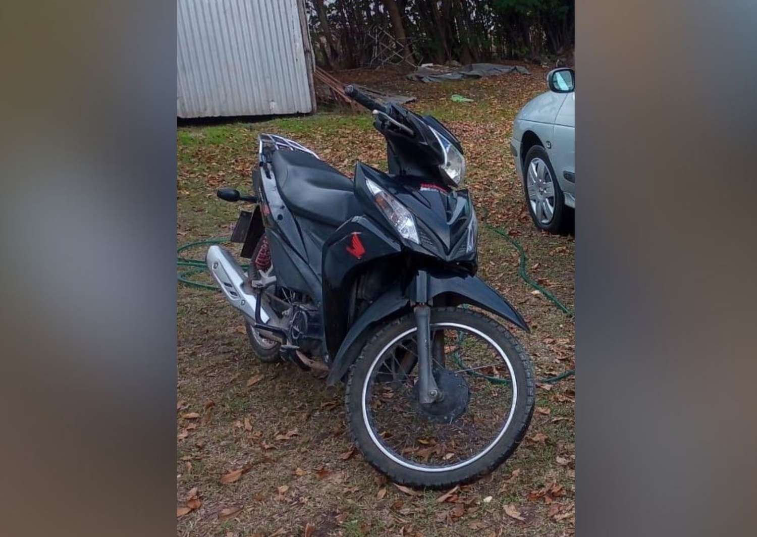 Joven dejó la moto estacionada en calle Bottaro y se la robaron