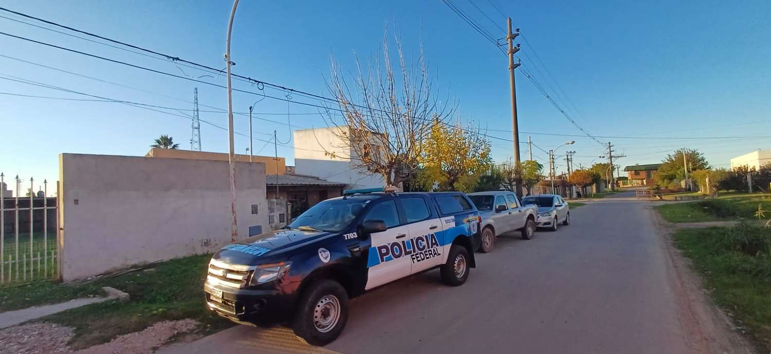 Amenazas de bomba: con datos relevados en una escuela, volvieron a  allanar una casa en Gomendio al 3000