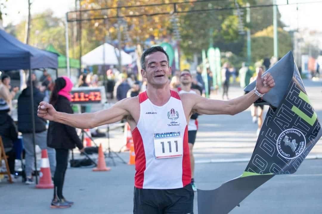 Atletismo: Silvio Espíndola obtuvo el primer puesto en los 21 kilómetros de Tres Ciudades