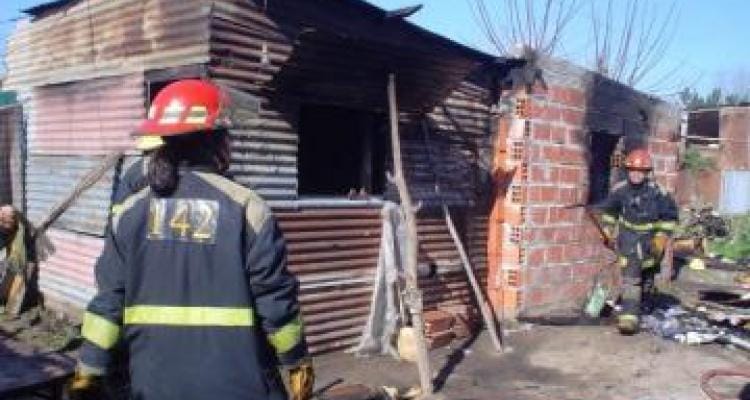 Una vivienda fue destruida por el fuego