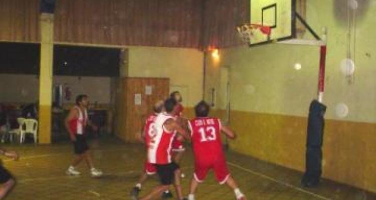 Paraná y Mitre definen el torneo de maxibasquet