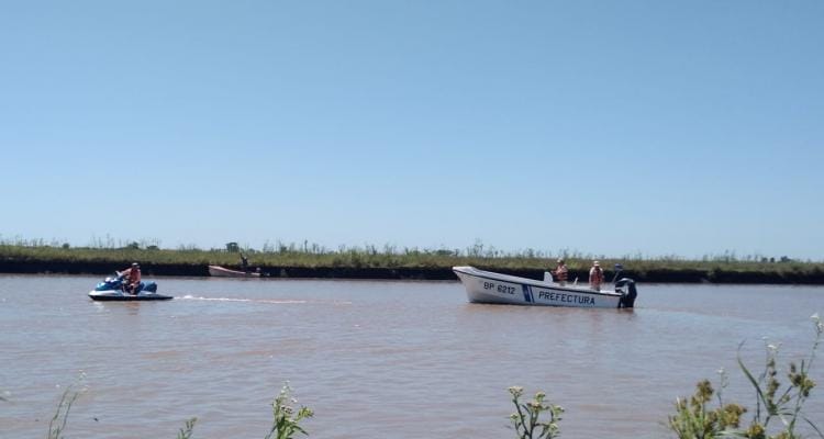 Río Tala: Apareció el cuerpo de unos de los pescadores que cayó de un bote