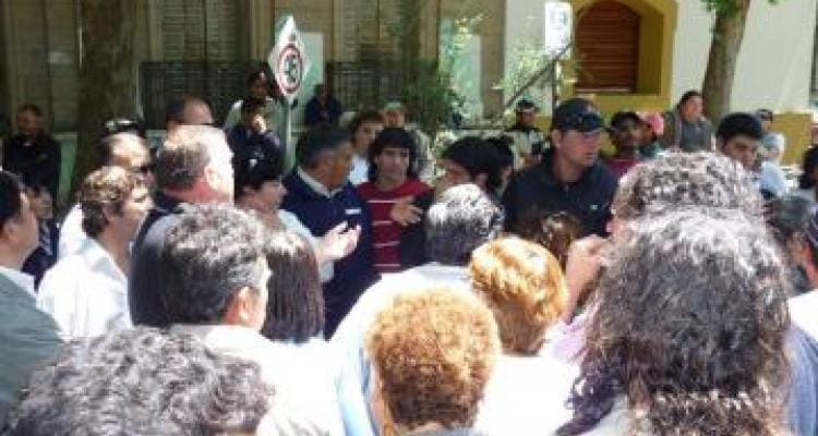 Tensión en la protesta de municipales por reclamo salarial