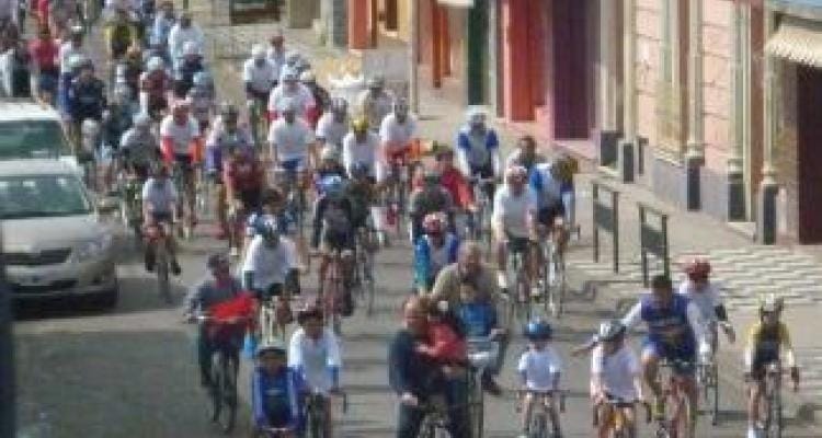 Bicicleteada en apoyo a la repavimentación del “Panorámico”