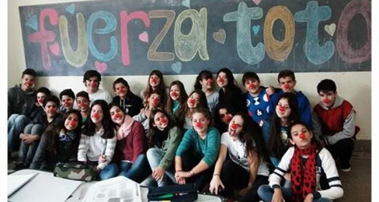 #FuerzaToto: Campaña de narices rojas por la recuperación de un niño
