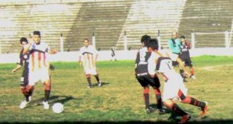 Fútbol: Mitre y Paraná empataron 0 a 0